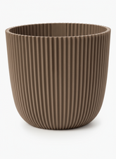 Pot Capi Nature Groove taupe on a plant background